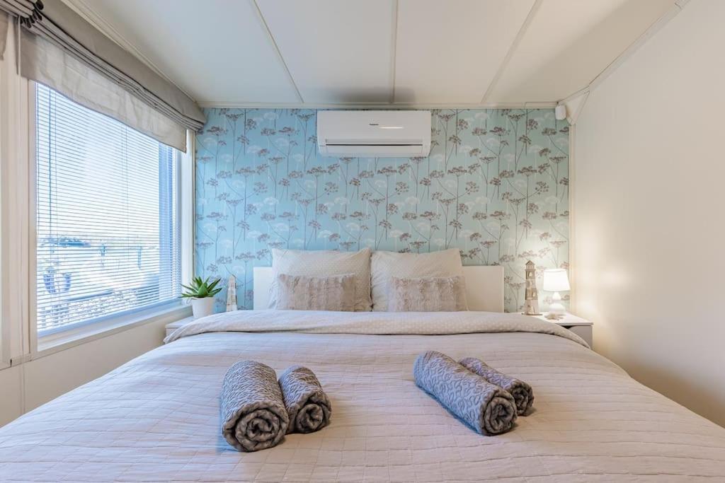 Ocarujuci Houseboat Na Dunaji บราติสลาวา ภายนอก รูปภาพ