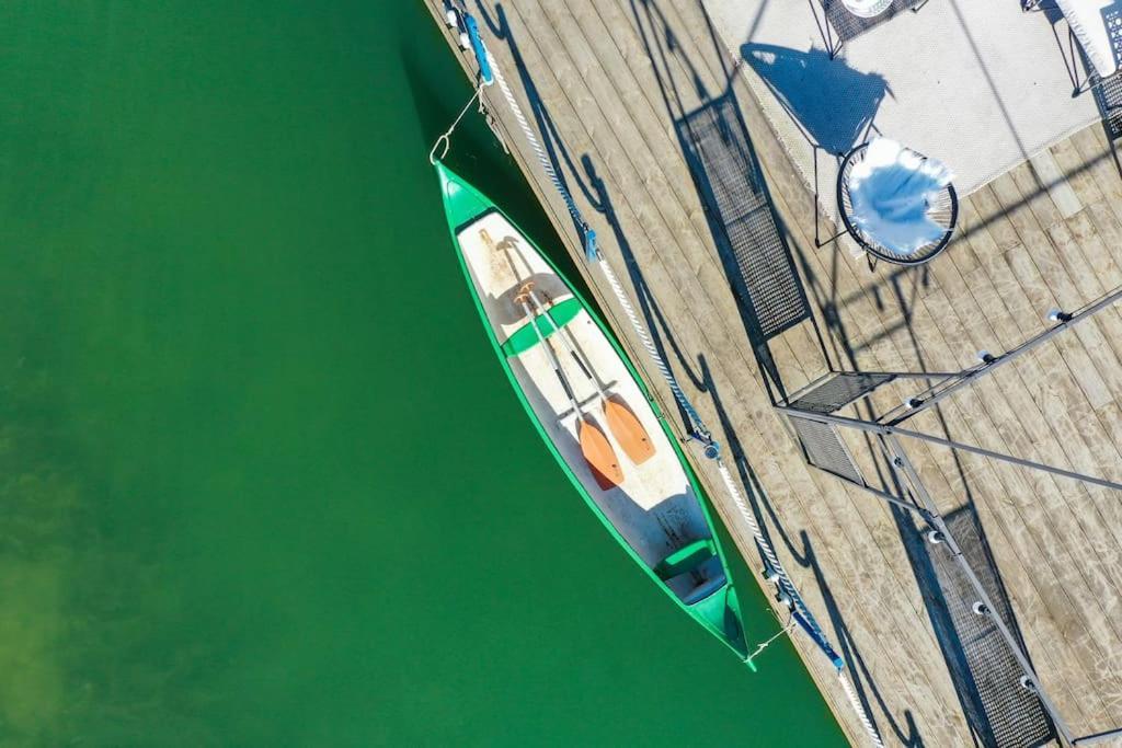Ocarujuci Houseboat Na Dunaji บราติสลาวา ภายนอก รูปภาพ