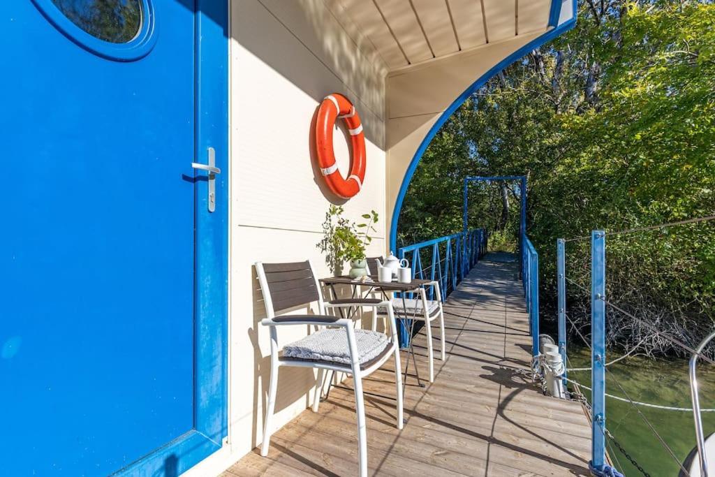 Ocarujuci Houseboat Na Dunaji บราติสลาวา ภายนอก รูปภาพ