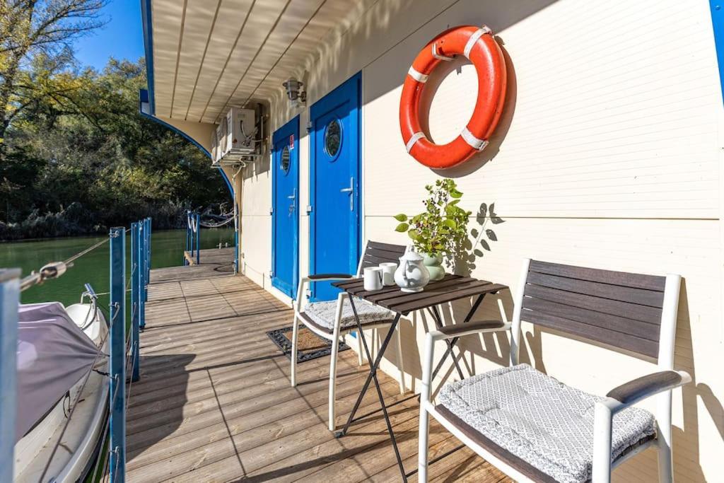 Ocarujuci Houseboat Na Dunaji บราติสลาวา ภายนอก รูปภาพ