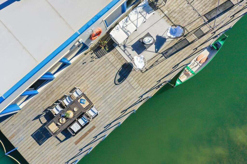 Ocarujuci Houseboat Na Dunaji บราติสลาวา ภายนอก รูปภาพ